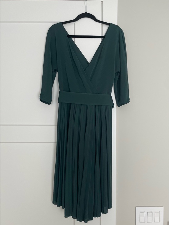 BCBGMaxAzria Dresses & Skirts - BCBGMaxAzria Forest Green V-Neck Pleated Midi Dress - Size L